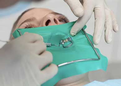 Studio Dentistico dott. Paolo Papa a Napoli: isolamento del campo operatorio