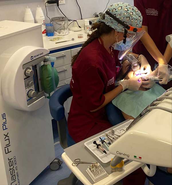 Studio Odontoiatrico Dott. Paolo Papa | Medico Chirurgo Odontoiatra a Napoli: sedazione inalatoria con protossido d'azoto e ossigeno